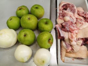 Готовим тушеного гуся в яблоках